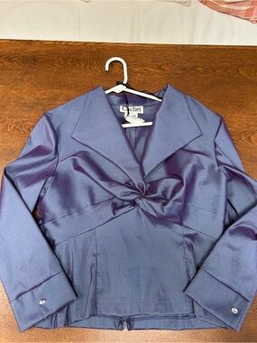 Cachet Shimmery Medium Purple/Twist-Front Blazer/blouse. Zipper up back. Sz 14.